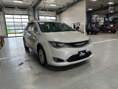 Used 2017 Chrysler Pacifica 4d Wagon Touring-L Plus at J's Auto near Manchester, IA