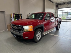 Used 2007  Chevrolet Silverado 1500 4WD Ext Cab 143&period;5" LT w&sol;1LT at J's Auto near Manchester&comma; IA