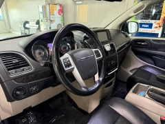 Used 2014  Chrysler Town & Country 4dr Wgn Touring-L at J's Auto near Manchester&comma; IA