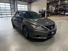 Used 2017  Nissan Altima 2&period;5 SV Sedan at J's Auto near Manchester&comma; IA