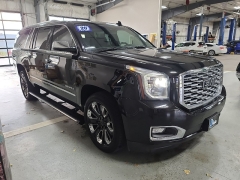 Used 2020  GMC Yukon XL 4d SUV 4WD Denali at J's Auto near Manchester, IA