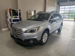 Used 2017  Subaru Outback 4d SUV 2&period;5i Premium at J's Auto near Manchester&comma; IA