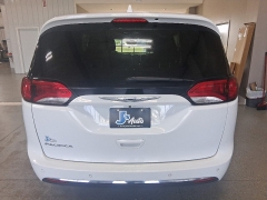 Used 2018  Chrysler Pacifica 4d Wagon Touring Plus at J's Auto near Manchester&comma; IA