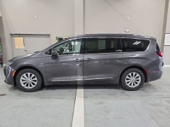  2018 Chrysler Pacifica 4d Wagon Touring L at J's Auto near Manchester&comma; IA