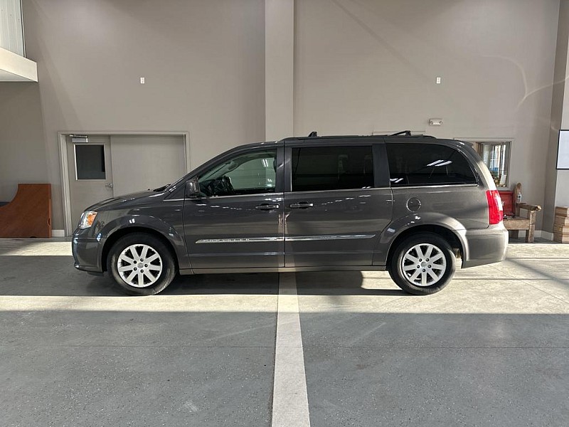 Used 2016  Chrysler Town & Country 4d Wagon Touring at J's Auto near Manchester, IA