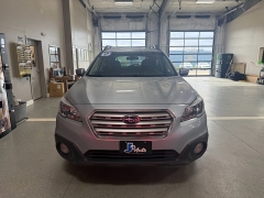 Used 2017  Subaru Outback 4d SUV 2&period;5i Premium at J's Auto near Manchester&comma; IA