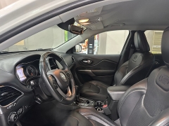 Used 2019 Jeep Cherokee 4d SUV 4WD Overland 2.0L Turbo at J's Auto near Manchester, IA