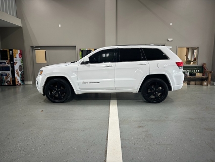 Used 2015 Jeep Grand Cherokee 4d SUV 4WD Laredo at J's Auto near Manchester, IA