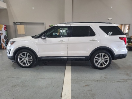 Used 2017 Ford Explorer 4d SUV FWD XLT at J's Auto near Manchester, IA