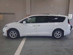 Used 2018  Chrysler Pacifica 4d Wagon Touring Plus at J's Auto near Manchester&comma; IA