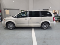 Used 2014 Chrysler Town & Country 4dr Wgn Touring-L at J's Auto near Manchester, IA
