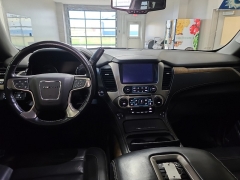 Used 2020  GMC Yukon XL 4d SUV 4WD Denali at J's Auto near Manchester, IA