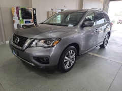 Used 2020  Nissan Pathfinder 4d SUV FWD SL at J's Auto near Manchester&comma; IA