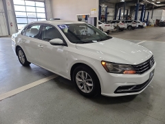 Used 2018  Volkswagen Passat Auto at J's Auto near Manchester&comma; IA