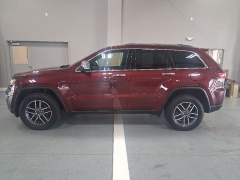 Used 2021  Jeep Grand Cherokee Limited 4x4 at J's Auto near Manchester&comma; IA