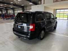 Used 2014  Chrysler Town & Country 4dr Wgn Touring-L at J's Auto near Manchester&comma; IA