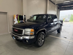Used 2005  GMC Sierra 1500 Crew Cab 143&period;5" WB 4WD SLE at J's Auto near Manchester&comma; IA