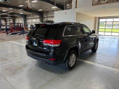 Used 2018  Jeep Grand Cherokee Laredo E 4x4 &ast;Ltd Avail&ast; at J's Auto near Manchester&comma; IA