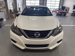Used 2018  Nissan Altima 2&period;5 SR Sedan at J's Auto near Manchester&comma; IA