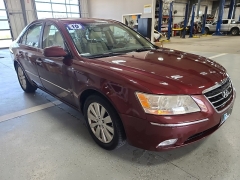 Used 2010  Hyundai Sonata 4dr Sdn I4 Auto Limited PZEV at J's Auto near Manchester&comma; IA