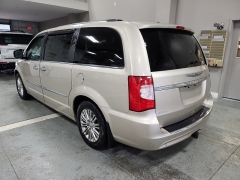 Used 2014  Chrysler Town & Country 4dr Wgn Touring-L 30th Anniversary at J's Auto near Manchester&comma; IA