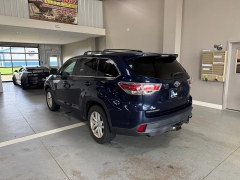 Used 2015  Toyota Highlander 4d SUV FWD LE at J's Auto near Manchester&comma; IA