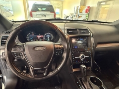 Used 2018  Ford Explorer 4d SUV 4WD Platinum at J's Auto near Manchester&comma; IA