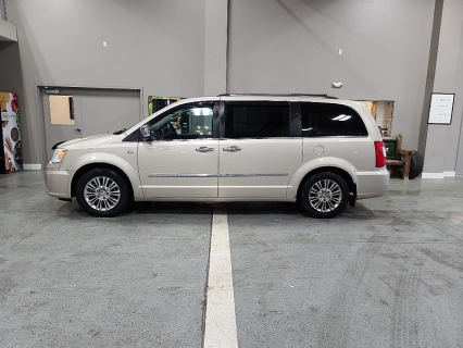 2014 Chrysler Town & Country Touring-L