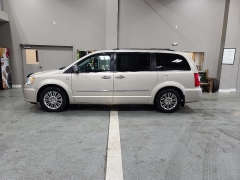 Used 2014  Chrysler Town & Country 4dr Wgn Touring-L 30th Anniversary at J's Auto near Manchester&comma; IA