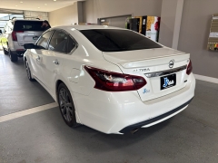 Used 2018  Nissan Altima 2&period;5 SR Sedan at J's Auto near Manchester&comma; IA