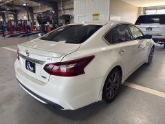 Used 2018  Nissan Altima 2&period;5 SR Sedan at J's Auto near Manchester&comma; IA