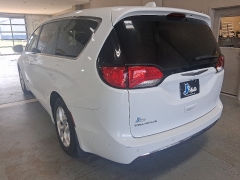 Used 2018  Chrysler Pacifica 4d Wagon Touring Plus at J's Auto near Manchester&comma; IA