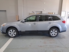  2010 Subaru Outback 4d SUV i Prem AT All-Weather at J's Auto near Manchester&comma; IA