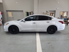 Used 2018  Nissan Altima 2&period;5 SV Sedan at J's Auto near Manchester&comma; IA