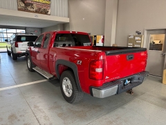 Used 2007  Chevrolet Silverado 1500 4WD Ext Cab 143&period;5" LT w&sol;1LT at J's Auto near Manchester&comma; IA