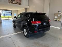 Used 2018  Jeep Grand Cherokee Laredo E 4x4 &ast;Ltd Avail&ast; at J's Auto near Manchester&comma; IA
