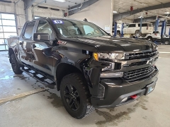Used 2019  Chevrolet Silverado 1500 4WD Crew Cab 147" LT Trail Boss at J's Auto near Manchester&comma; IA