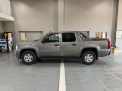 Used 2008  Chevrolet Avalanche 4WD Crew Cab 130" at J's Auto near Manchester&comma; IA