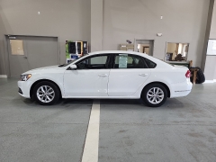 Used 2018  Volkswagen Passat Auto at J's Auto near Manchester&comma; IA