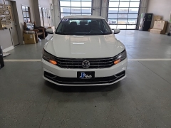 Used 2018  Volkswagen Passat Auto at J's Auto near Manchester&comma; IA