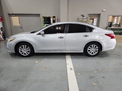 Used 2016  Nissan Altima 4dr Sdn I4 2.5 at J's Auto near Manchester, IA
