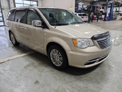 Used 2014  Chrysler Town & Country 4dr Wgn Touring-L 30th Anniversary at J's Auto near Manchester&comma; IA