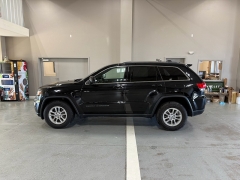 Used 2018  Jeep Grand Cherokee Laredo E 4x4 &ast;Ltd Avail&ast; at J's Auto near Manchester&comma; IA