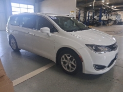 Used 2018  Chrysler Pacifica 4d Wagon Touring Plus at J's Auto near Manchester&comma; IA