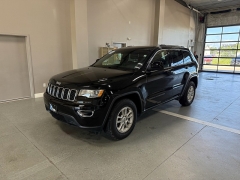 Used 2018  Jeep Grand Cherokee Laredo E 4x4 &ast;Ltd Avail&ast; at J's Auto near Manchester&comma; IA