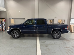 Used 2005  GMC Sierra 1500 Crew Cab 143&period;5" WB 4WD SLE at J's Auto near Manchester&comma; IA