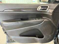 Used 2018  Jeep Grand Cherokee Laredo E 4x4 &ast;Ltd Avail&ast; at J's Auto near Manchester&comma; IA