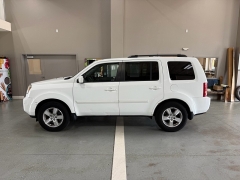  2011 Honda Pilot 4d SUV 4WD EX-L w&sol;DVD at J's Auto near Manchester&comma; IA