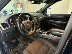 Used 2018  Jeep Grand Cherokee Laredo E 4x4 &ast;Ltd Avail&ast; at J's Auto near Manchester&comma; IA