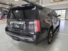 Used 2020  GMC Yukon XL 4d SUV 4WD Denali at J's Auto near Manchester, IA